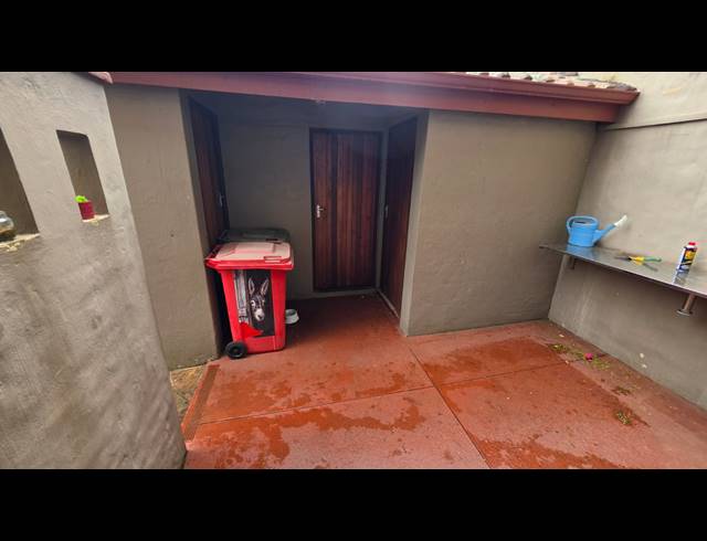 3 BEDROOM TOWNHOUSE TO LET IN GRANTHAM PARK